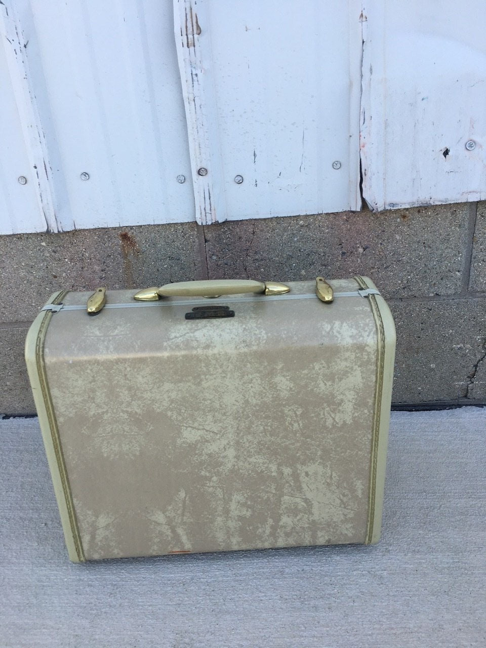 Vintage Cream Suitcase - Medium